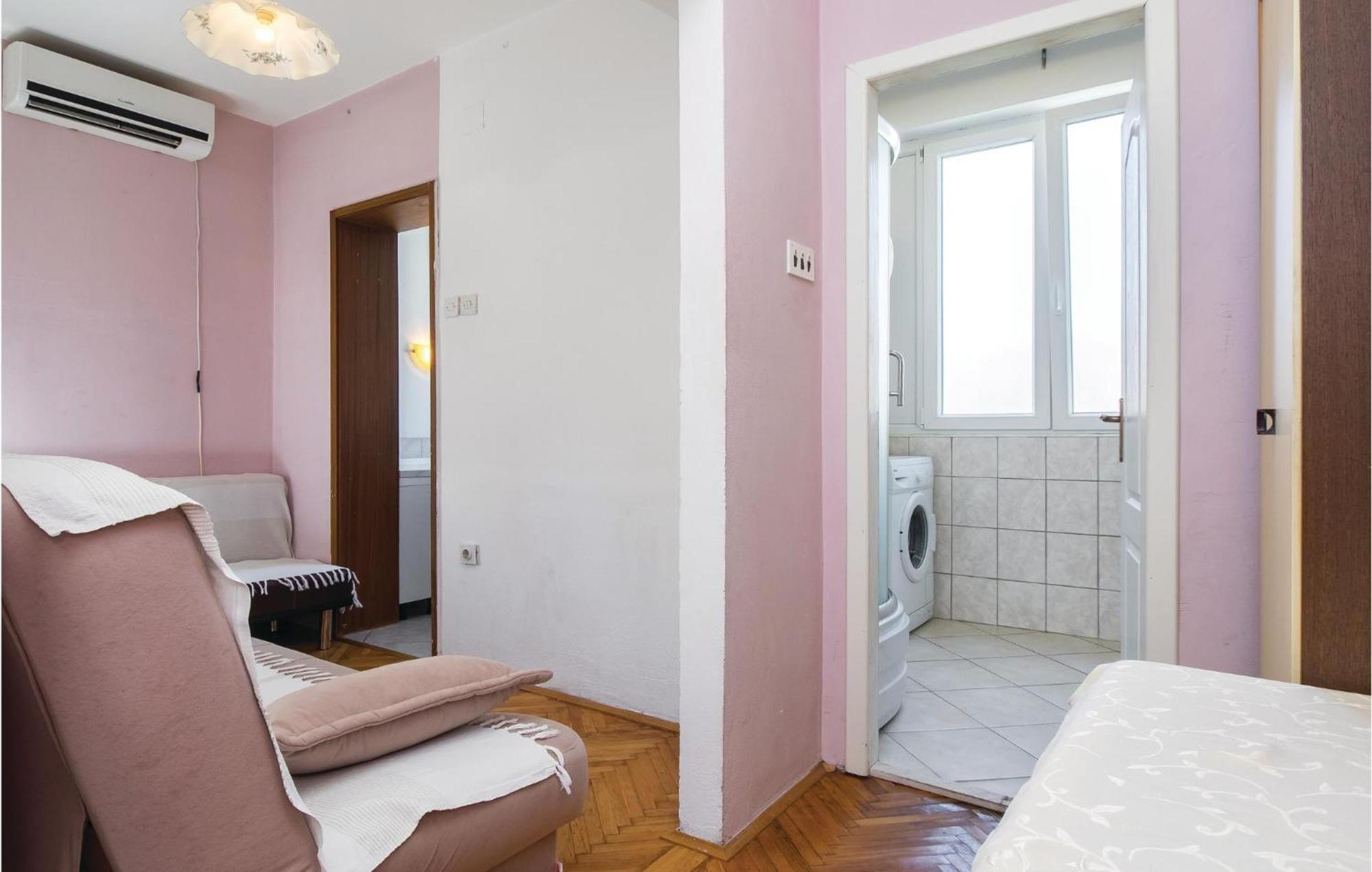 Amazing Apartment In Split With Kitchen Esterno foto