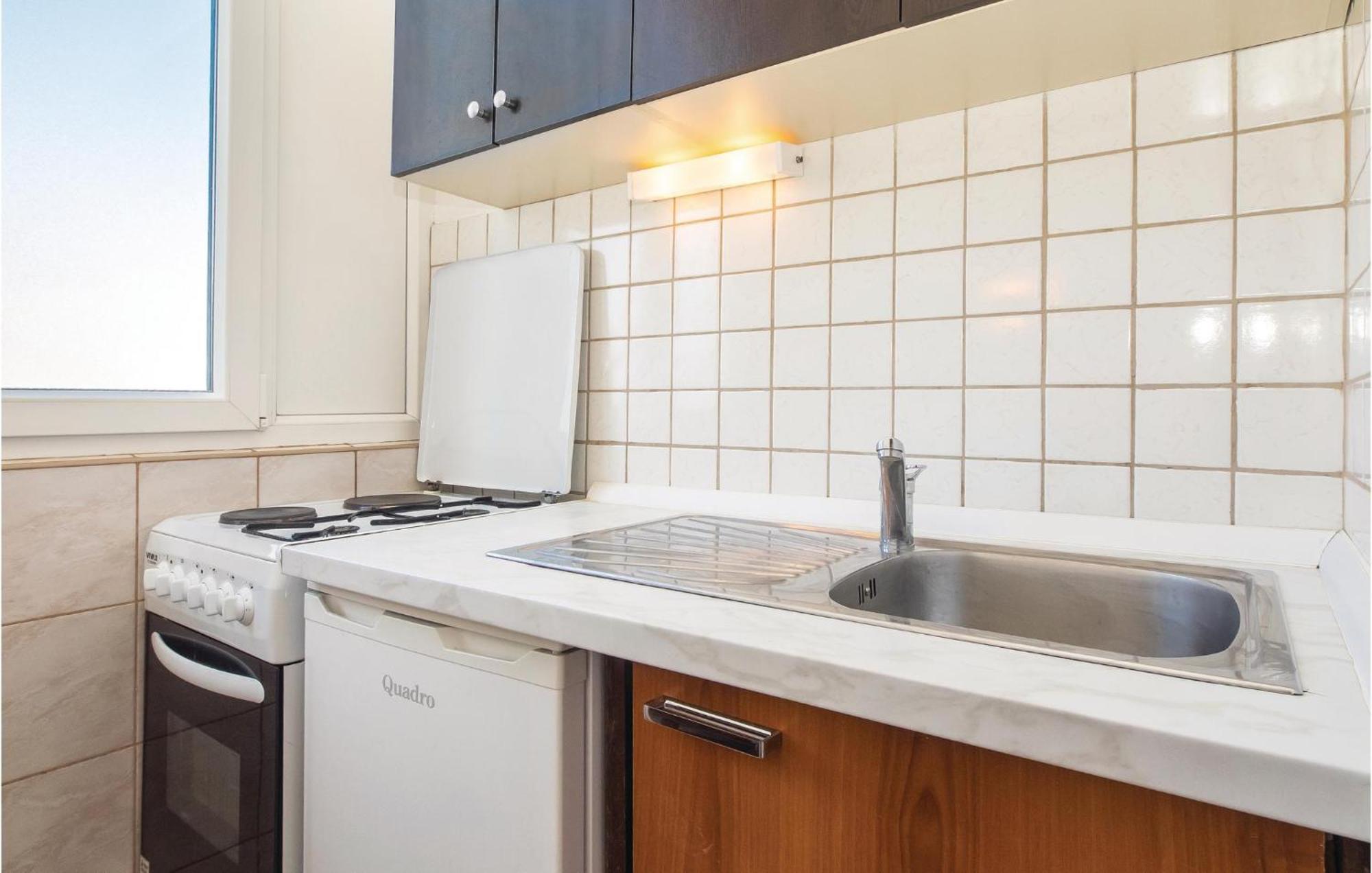 Amazing Apartment In Split With Kitchen Esterno foto