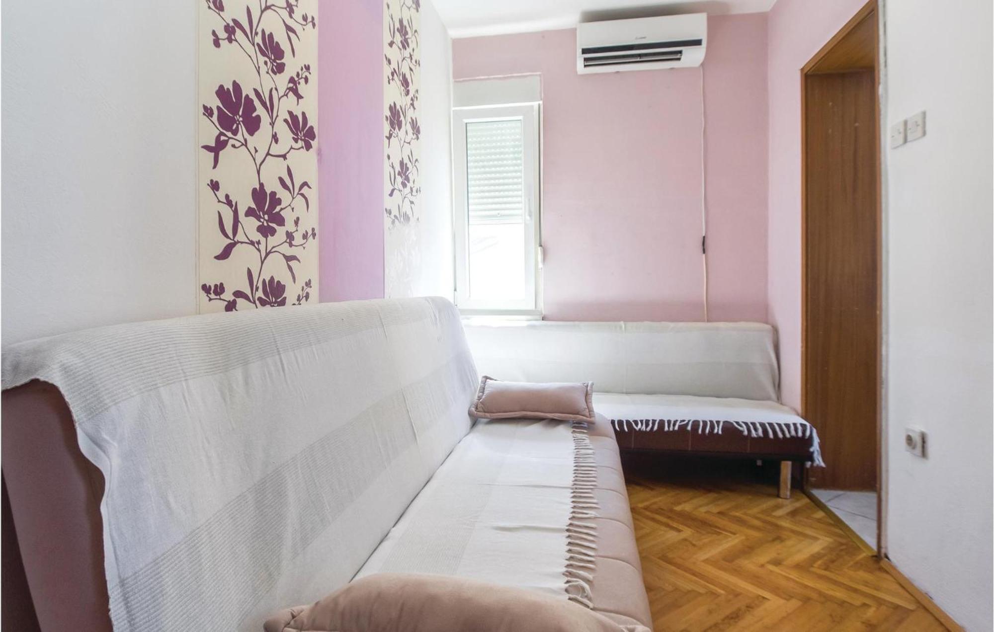 Amazing Apartment In Split With Kitchen Esterno foto